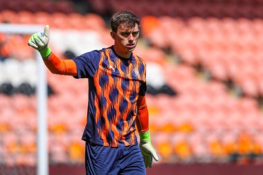 Blackpool 'dan Harry Tyrer, 3 Mayıs 2025' te Blackpool, İngiltere 'deki Bloomfield Road' da oynanan Blackpool-Bristol Rover maçında Sky Bet 1 'in önündeki ısınma maçında...
