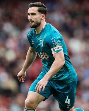 AFC Bournemouth takımından Lewis Cook, 3 Mayıs 2025 'te Birleşik Krallık' taki Emirates Stadyumu 'nda oynanan Premier League maçında Arsenal ve Bournemouth karşı karşıya geldi.