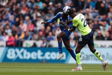 Leicester City 'den Wilfred Ndidi ve Southampton' dan Lesley Ugochukwu Premier League maçında top için Leicester City ile Southampton arasındaki King Power Stadyumu, Leicester, İngiltere, 3 Mayıs 2025