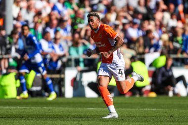 Blackpool takımından Jordan Lawrence-Gabriel 3 Mayıs 2025 'te Bloomfield Road, Blackpool' da Blackpool-Bristol Rovers maçında