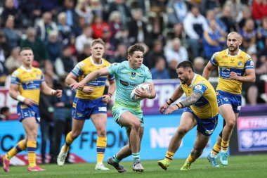 St. Helens 'den Jack Welsby, 3 Mayıs 202' de St. James 's Park, Newcastle' da oynanan Betfred Magic Weekend 2025 karşılaşmasında topu aldı.