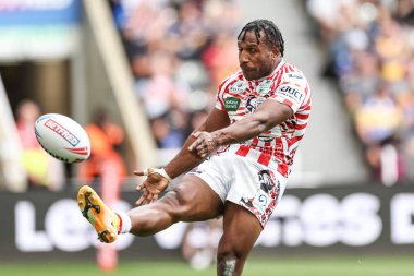 Leigh Leoparları 'ndan Edwin Ipape, Betfred Magic Weekend 2025 maçında denemesini kutluyor. Leigh Leopards, Catalans Dragons' a karşı St. James 's Park, Newcastle, İngiltere, 3 Mayıs 2025