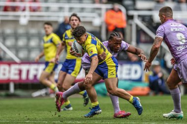 Warrington Wolves takımından Oli Leyland, Betfred Magic Weekend 2025 maçında Huddersfield Giants vs Hull FC 'ye karşı St. James' s Park, Newcastle, İngiltere, 4 Mayıs 2025