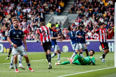Brentford 'dan Mikkel Damsgaard Premier League maçında 1-1 öne geçiyor Brentford Manchester United' a karşı The Gtech Community Stadyumu, Londra, İngiltere, 4 Mayıs 2025