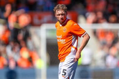 Blackpool 'dan Matthew Pennington, Sky Bet Ligi 1 maçında, Blackpool - Bristol Rovers maçı, Bloomfield Road, Blackpool, İngiltere, 3 Mayıs 2025