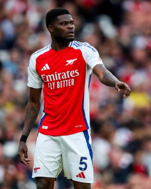 Arsenal 'den Thomas, 3 Mayıs 2025' te Birleşik Krallık, Londra 'daki Emirates Stadyumu' nda oynanan Premier League maçında takıma talimat verdi.