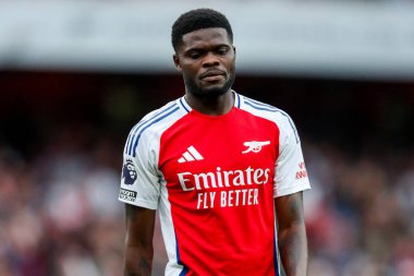 Thomas of Arsenal, 3 Mayıs 2025 'te Birleşik Krallık' taki Emirates Stadyumu 'nda oynanan Premier League maçında üzgün görünüyor.