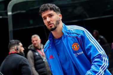 Manchester United takımından Altay Bayndr, Premier League karşılaşması öncesinde Gtech Community Stadyumu 'na geldi. Brentford Manchester United ile Gtech Community Stadyumu, 4 Mayıs 2025