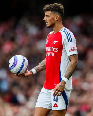 Arsenal 'den Ben White, 3 Mayıs 2025' te Birleşik Krallık 'taki Emirates Stadyumu' nda oynanan Premier League maçında Arsenal ve Bournemouth karşı karşıya geldi.