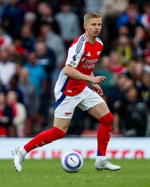 Arsenal 'den Oleksandr Zinchenko, 3 Mayıs 2025' te Emirates Stadyumu 'nda oynanan Premier League maçında topla koşuyor.