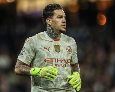 Manchester City 'den Ederson Premier League maçı sırasında Manchester City ile Wolverhampton Wanderers arasında Etihad Stadyumu, Manchester, İngiltere, 2 Mayıs 2025