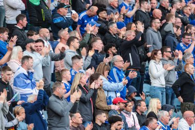 Leicester City taraftarları Premier League maçı sırasında Leicester City, Southampton 'a karşı King Power Stadyumu, Leicester, İngiltere, 3 Mayıs 2025