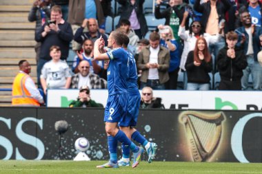 Leicester City 'den Jamie Vardy, İngiltere' nin Leicester kentindeki King Power Stadyumu 'nda oynanan Premier League maçında 1-0 kazanma hedefini kutluyor.