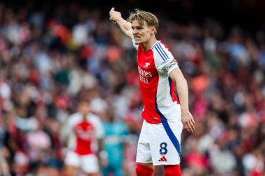 Arsenal 'den Martin Odegaard, 3 Mayıs 2025' te Londra 'daki Emirates Stadyumu' nda oynanan Premier League maçında takıma talimat verdi.