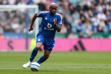 Leicester City 'den Jordan Ayew, 3 Mayıs 2025' te King Power Stadyumu 'nda Leicester City ile Southampton arasında oynanan Premier League maçında topu aldı.