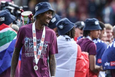 Burnley 'den Jaidon Anthony 3 Mayıs 2025' te Burnley 'e karşı Turf Moor, Burnley, İngiltere' de oynanan Gökyüzü İddia Şampiyonası maçından sonra