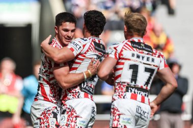 Leigh Leoparları 'ndan Ben McNamara, 3 Mayıs 2025' te St. James 's Park, Newcastle, İngiltere' de oynanan Betfred Magic Weekend 2025 karşılaşmasında denemesini kutluyor.