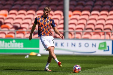 Blackpool 'dan Tom Bloxham, 3 Mayıs 2025' te Blackpool, İngiltere 'deki Bloomfield Road' da oynanan Blackpool-Bristol Rover maçı öncesinde oynanan maç öncesi ısınma maçında...