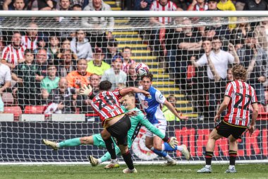 Sheffield United 'dan Thomas Cannon, 3 Mayıs 2025' te Bramall Lane, Sheffield, İngiltere 'de oynanan Sheffield United-Blackburn Rovers maçında barın üzerinden şut gönderdi.