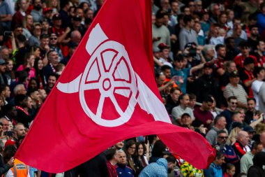 Topçuların bayrak dalgaları, 3 Mayıs 2025 'te Birleşik Krallık' taki Emirates Stadyumu 'nda oynanan Premier League maçı öncesinde Arsenal Bournemouth' a karşı.