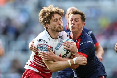 Salford Red Devils 'den Ethan Ryan, Hull KR' dan Jack Broadbent tarafından 3 Mayıs 2025 'te St. James' s Park, Newcastle 'da oynanan Betfred Magic Weekend 2025 maçında yenildi.