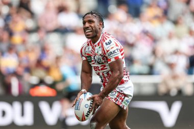 Leigh Leoparları 'ndan Edwin Ipape, Betfred Magic Weekend 2025 maçında denemesini kutluyor. Leigh Leopards, Catalans Dragons' a karşı St. James 's Park, Newcastle, İngiltere, 3 Mayıs 2025
