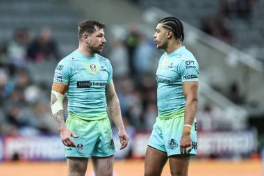 St. Helens 'ten Mark Percival, Betfred Magic Weekend 2025 karşılaşmasında St. Helens - Leeds Rhinos maçında St. James' s Park, Newcastle, İngiltere 'de Lewis Murphy ile konuştu.