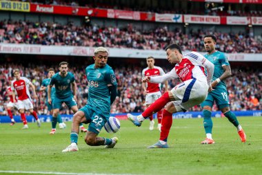 Arsenal 'den Gabriel Martinelli, İngiltere' nin başkenti Londra 'daki Emirates Stadyumu' nda oynanan Premier League maçında topu geçti.