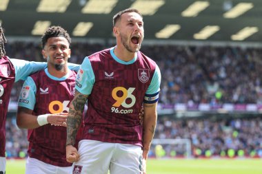 Burnley 'den Josh Brownhill, 3 Mayıs 2025' te Burnley 'e karşı Turf Moor, Burnley, İngiltere' de oynanan Sky Bet Şampiyonası maçında 1-1 'lik galibiyet golünü kutluyor.