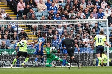 Jakub Stolarczyk Leicester City kalecisi Premier Lig maçında Leicester City, Southampton 'a karşı King Power Stadyumu, Leicester, İngiltere' de 3 Mayıs 2025 'te bir kurtarış yaptı.