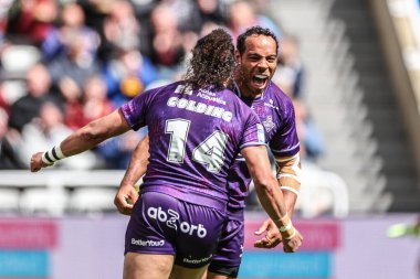 Huddersfield Giants 'dan Leroy Cudjoe, 4 Mayıs 2025' te İngiltere 'nin Newcastle kentindeki St. James' s Park 'ta oynanan Betfred Magic Weekend 2025 maçında şansını kutluyor.