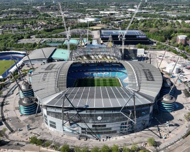 Etihad Stadyumu 'nun ve Kuzey Standı' nın Premier League maçı sırasında Manchester City ile Wolverhampton Wanderers 'ın Etihad Stadyumu' nda karşılaşması, 2 Mayıs 2025