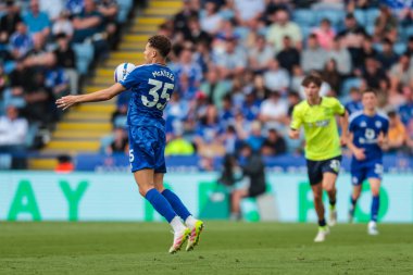 Leicester City 'den Kasey McAteer, 3 Mayıs 2025' te King Power Stadyumu 'nda oynanan Premier League maçında topu kontrol ediyor.
