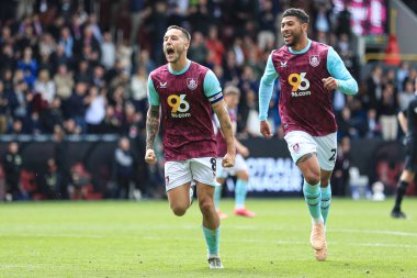 Burnley 'den Josh Brownhill, 3 Mayıs 2025' te Burnley 'nin Millwall' a karşı oynadığı Sky Bet Şampiyonası maçında 3-1 'lik galibiyet golünü kutluyor.