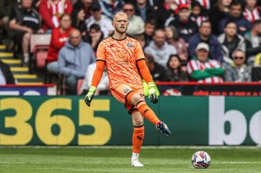Sheffield United takımından Adam Davies, Sheffield United 'ın 3 Mayıs 2025' te Bramall Lane 'de Blackburn Rovers' a karşı oynadığı Sky Bet Şampiyonası maçında pas attı.