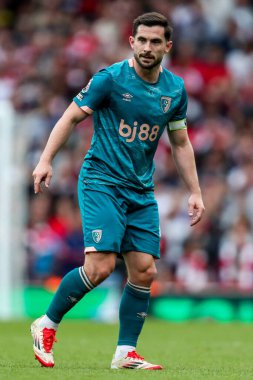 AFC Bournemouth takımından Lewis Cook, 3 Mayıs 2025 'te Birleşik Krallık' taki Emirates Stadyumu 'nda oynanan Premier League maçında Arsenal ve Bournemouth karşı karşıya geldi.