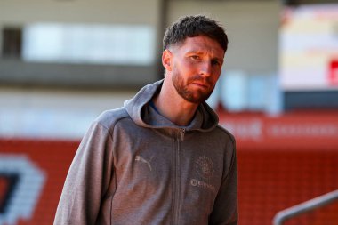 Blackpool 'dan James Husband, 3 Mayıs 2025' te Bloomfield Road, Blackpool 'da oynanan Blackpool-Bristol Rover maçında Sky Bet 1' in önüne geçti.