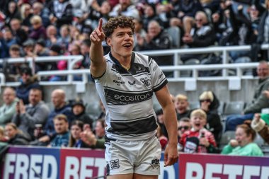 Hull FC 'den Lewis Martin, Betfred Magic Weekend 2025 maçında Huddersfield Giants vs Hull FC' ye karşı St. James 's Park, Newcastle, İngiltere' de 4 Mayıs 2025 'te yaptığı maçı kutluyor.