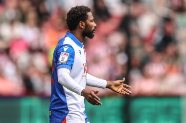Blackburn Rovers takımından Emmanuel Dennis, 3 Mayıs 2025 'te Sheffield United' ın Bramall Lane, Sheffield, İngiltere 'de Blackburn Rovers' a karşı oynadığı maçta tepki gösterdi.