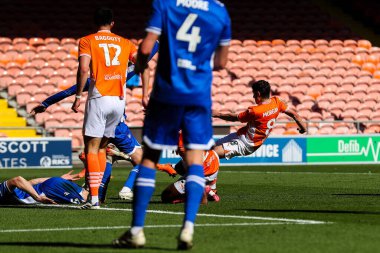 Blackpool 'dan Albie Morgan, 3 Mayıs 2025' te Bloomfield Road, Blackpool 'da oynanan Blackpool-Bristol Rover maçında 2-1 berabere kaldı.