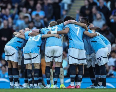 Manchester City 'nin Premier Lig maçı sırasında Etihad Stadyumu, Manchester' da Wolverhampton Wanderers 'a karşı bir takım toplantısı var. 2 Mayıs 2025