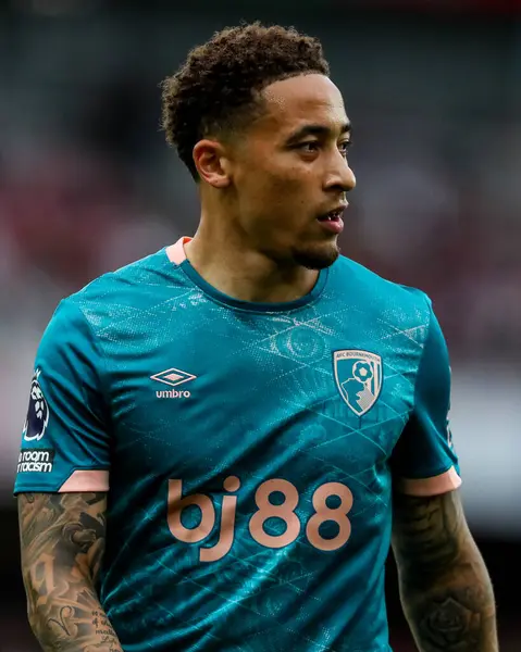 AFC Bournemouth takımından Marcus Tavernier, 3 Mayıs 2025 'te Birleşik Krallık' taki Emirates Stadyumu 'nda oynanan Premier League karşılaşmasında görülüyor.