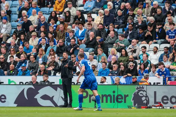 Ruud van Nistelrooy Leicester City yöneticisi, 3 Mayıs 2025 'te King Power Stadyumu' nda Leicester City ile Southampton arasında oynanan Premier League maçında touchline 'a tepki gösterdi.