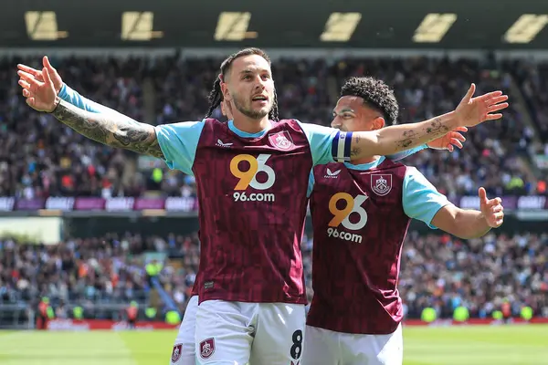 Burnley 'den Josh Brownhill, 3 Mayıs 2025' te Burnley 'e karşı Turf Moor, Burnley, İngiltere' de oynanan Sky Bet Şampiyonası maçında 1-1 'lik galibiyet golünü kutluyor.
