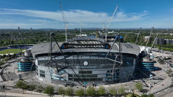 Etihad Stadyumu 'nun ve Kuzey Standı' nın Premier League maçı sırasında Manchester City ile Wolverhampton Wanderers 'ın Etihad Stadyumu' nda karşılaşması, 2 Mayıs 2025