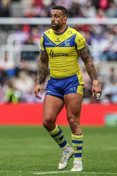 Warrington Wolves 'dan Paul Vaughan Betfred Magic Weekend 2025 maçında Wigan Warriors, Warrington Wolves' a karşı St. James 's Park, Newcastle, İngiltere, 4 Mayıs 2025