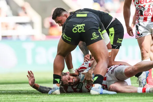 Leigh Leoparları 'ndan Ethan O' neill, 3 Mayıs 2025 'te St. James' s Park, Newcastle, İngiltere 'de oynanan Betfred Magic Weekend 2025 maçında Leigh Leopards ve Catalans Dragons maçında mücadele etti.