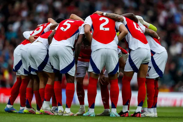 Arsenal, 3 Mayıs 2025 'te Birleşik Krallık, Londra' daki Emirates Stadyumu 'nda oynanan Premier League karşılaşması öncesinde bir araya geldi.