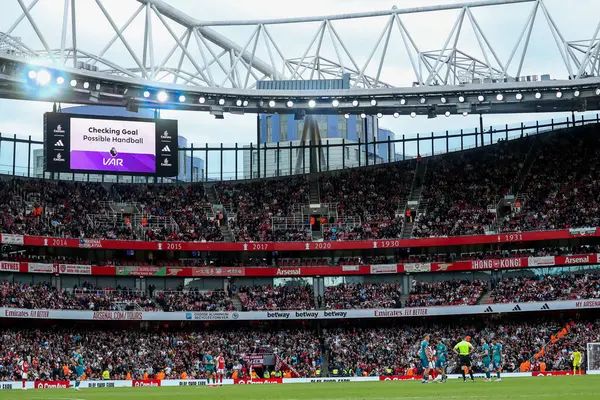 İngiltere, Londra 'daki Emirates Stadyumu' nda oynanan Premier League maçında hentbol maçında Hakem Yardımcısı Arsenal, Bournemouth 'a karşı oynamış.