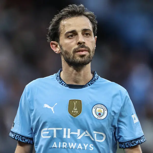 Manchester City 'den Bernardo Silva Premier League maçı sırasında Manchester City ile Wolverhampton Wanderers arasında Etihad Stadyumu, Manchester, İngiltere, 2 Mayıs 2025